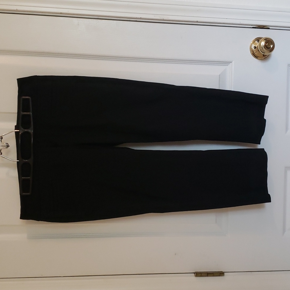 The Limited Black Exact Stretch Capri Pants, Size 6